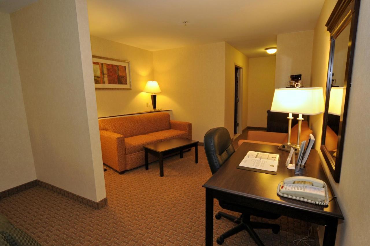 Tapa Hotel, Inn & Suites Mahwah Esterno foto