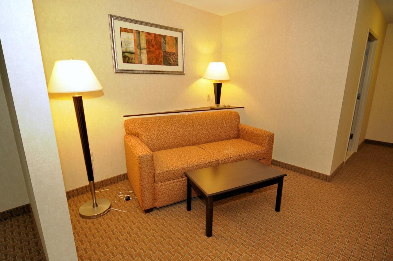 Tapa Hotel, Inn & Suites Mahwah Esterno foto