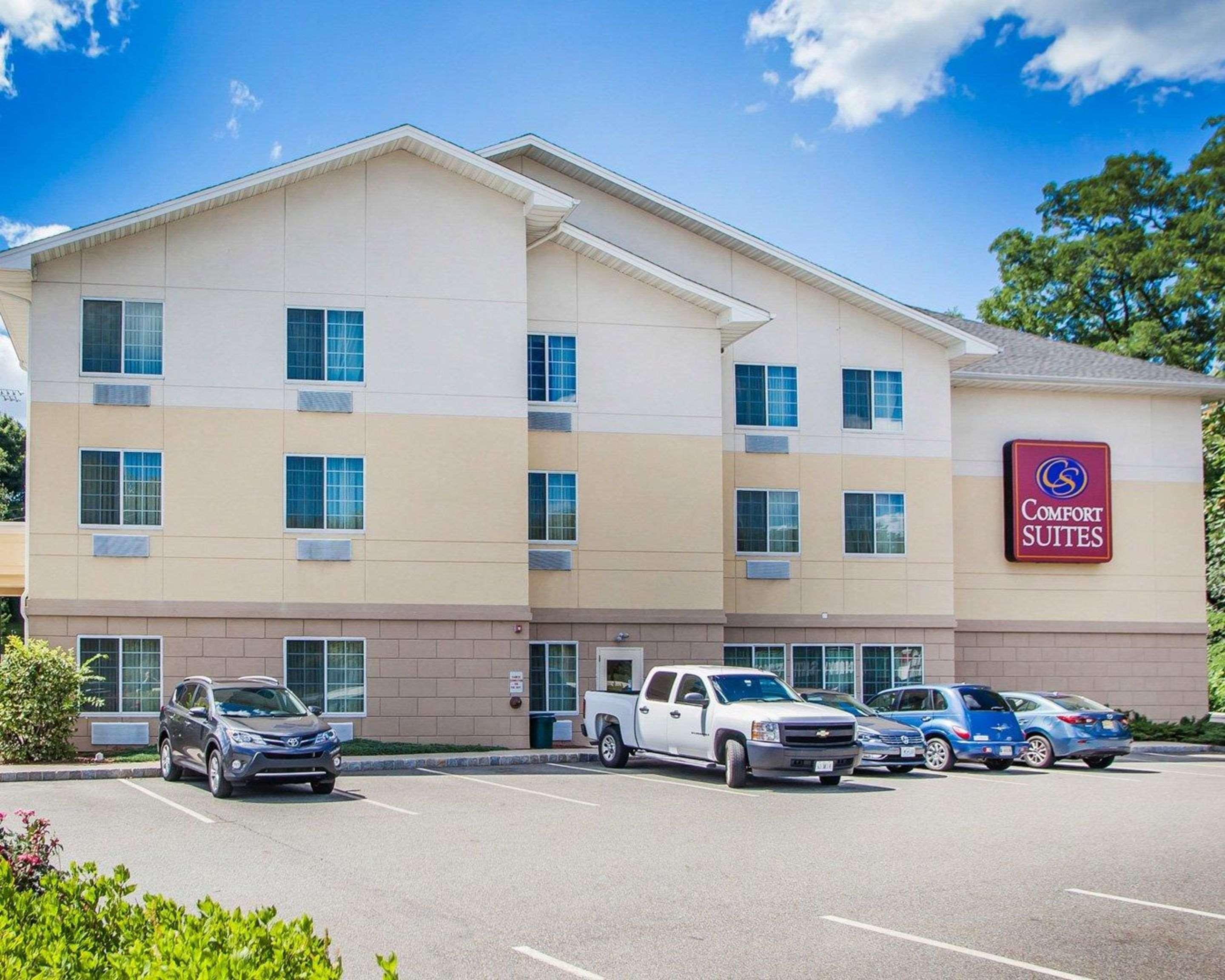 Tapa Hotel, Inn & Suites Mahwah Esterno foto