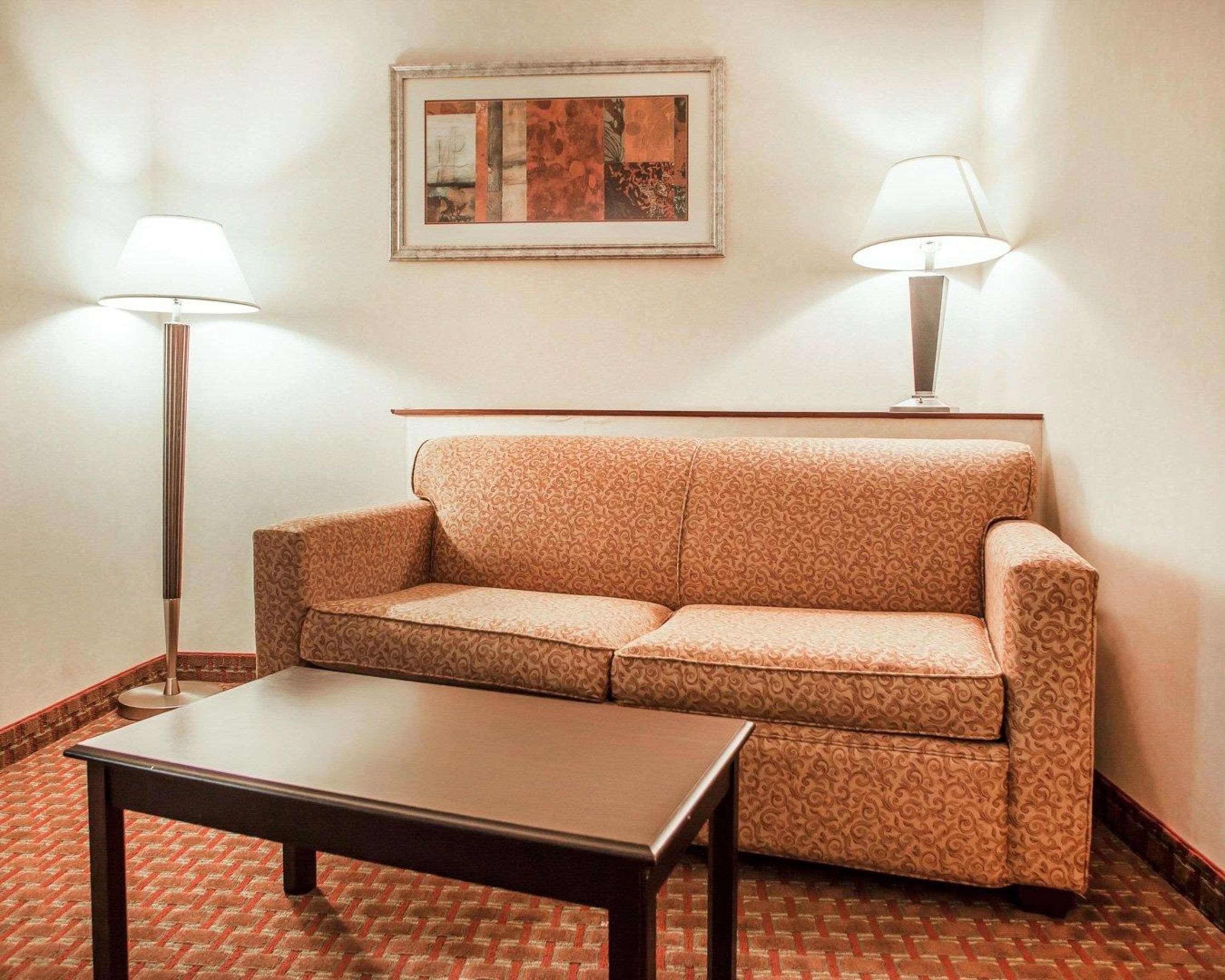 Tapa Hotel, Inn & Suites Mahwah Esterno foto