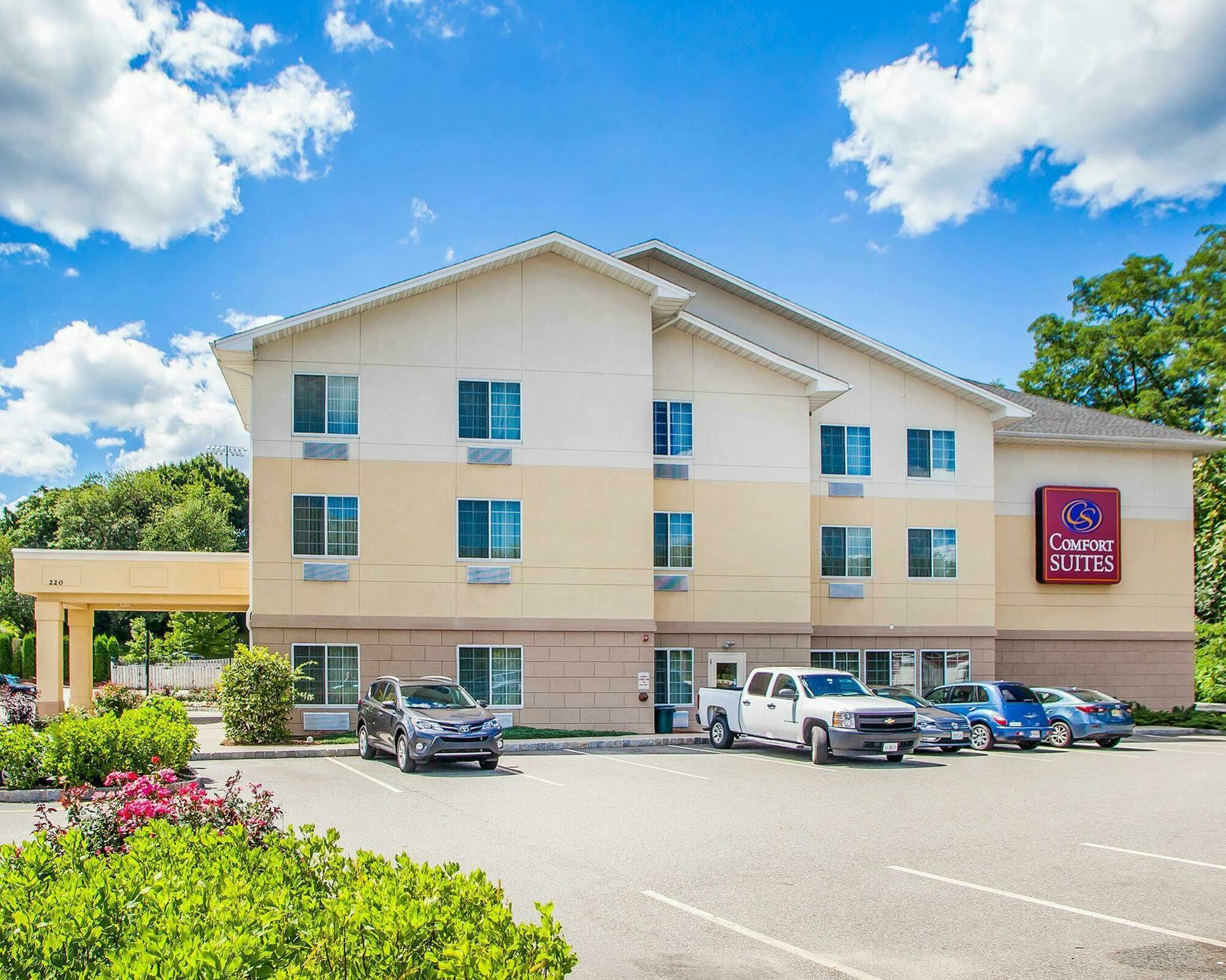 Tapa Hotel, Inn & Suites Mahwah Esterno foto